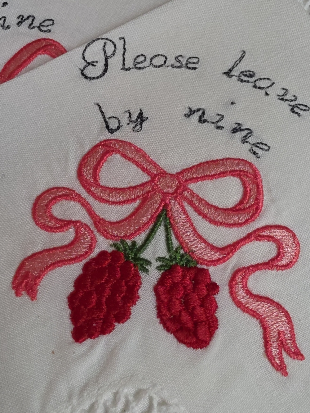 Vtg Cocktail/tea Party Embroidered Strawberry Bow Linen Accent 4 Pieces